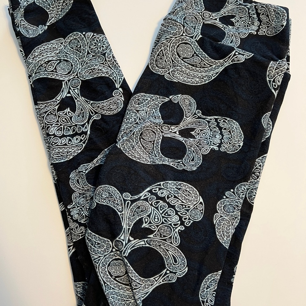 Lularoe Paisley Skulls Leggings OS